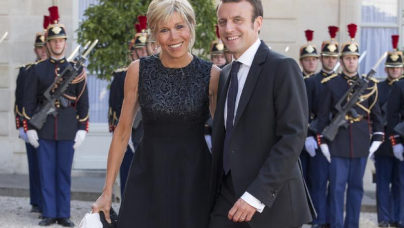 S-a încins atmosfera la Palatul Elysée! Emmanuel Macron, gelos pe soția sa: “Vrea să afle cu cine vorbeşte şi pe cine priveşte când nu sunt împreună”