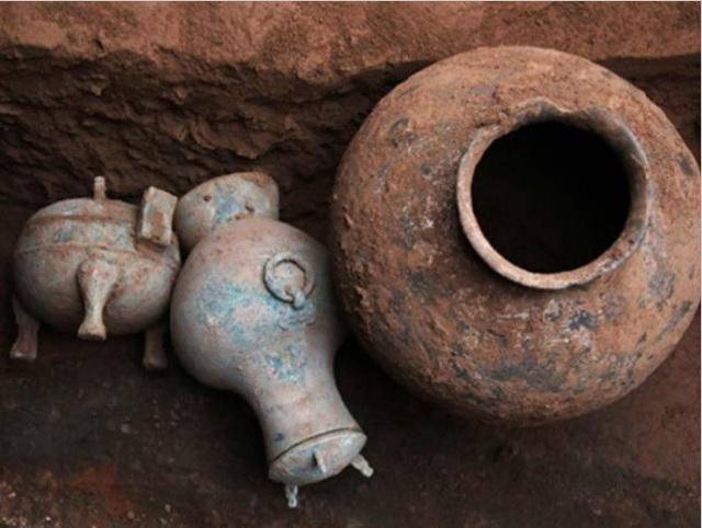 Descoperire uluitoare! Ce s-a găsit &icirc;ntr-un vas vechi de peste 2000 de ani