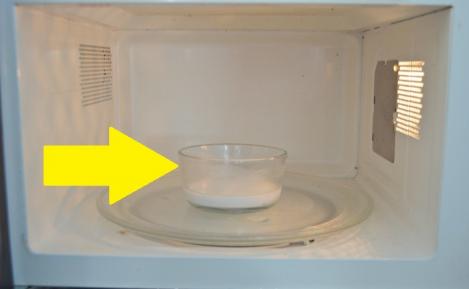 O femeie a pus bicarbonat de sodiu în cuptorul cu microunde și a așteptat! Ce s-a întâmplat