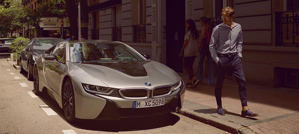 Black Friday 2018 vine la eMAG cu reduceri wow la BMW i8 preț de la 142.503 euro