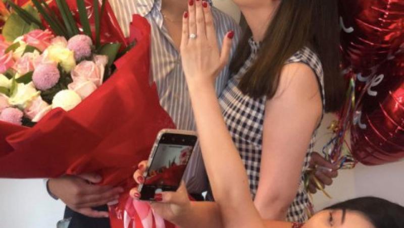 O astfel de logodnă n-ai mai văzut! Un bărbat și-a cerut iubita de soție, dar inelul l-a primit verișoara acesteia. Momentul a ajuns viral pe internet