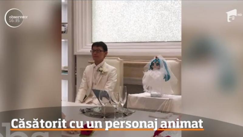 Cea mai bizară nuntă! Un tânăr japonez s-a căsătorit cu o cântăreață virtuală