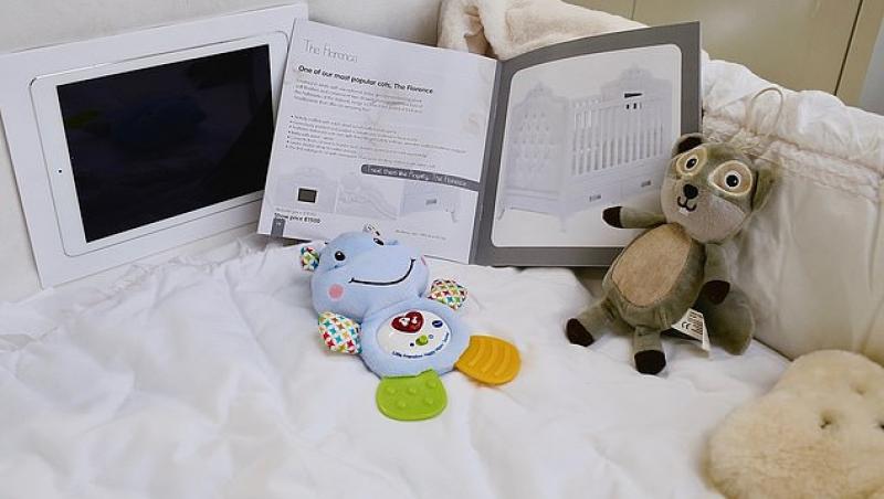 Au fost lansate pătuțuri pentru copii cu tablete integrate, costa 2.300 euro  – FOTO