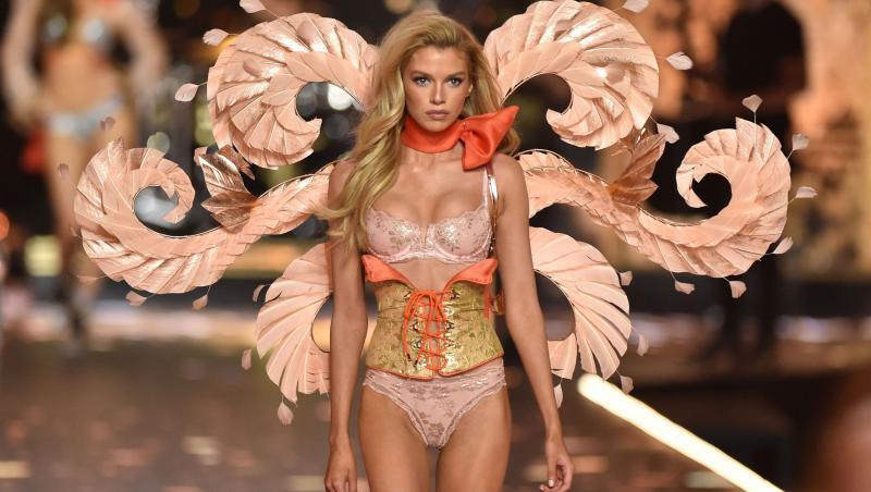 A fost nebunie la show-ul Victoria's Secret! Adriana Lima a defilat în lacrimi, pentru ultima dată. GALERIE FOTO, VIDEO