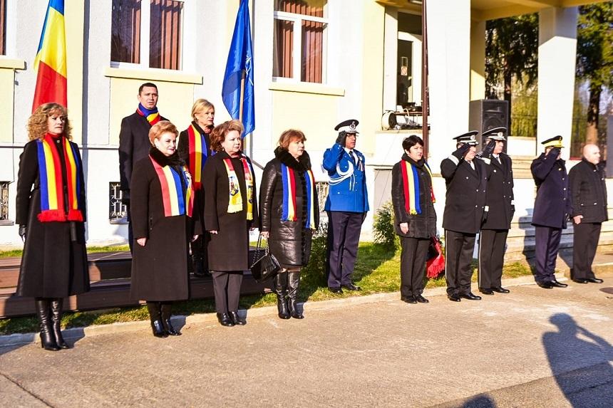 R&acirc;su' pl&acirc;nsu'! Ploieştenii au ratat parada militară de 1 Decembrie pentru că organizatorii au schimbat ora manifestării