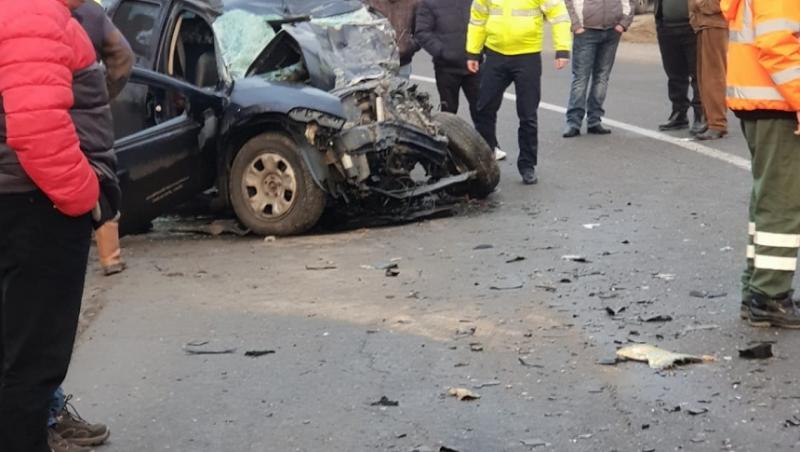Accident cumplit în Argeș! O mașină s-a ciocnit cu un TIR. Două persoane au murit - FOTO