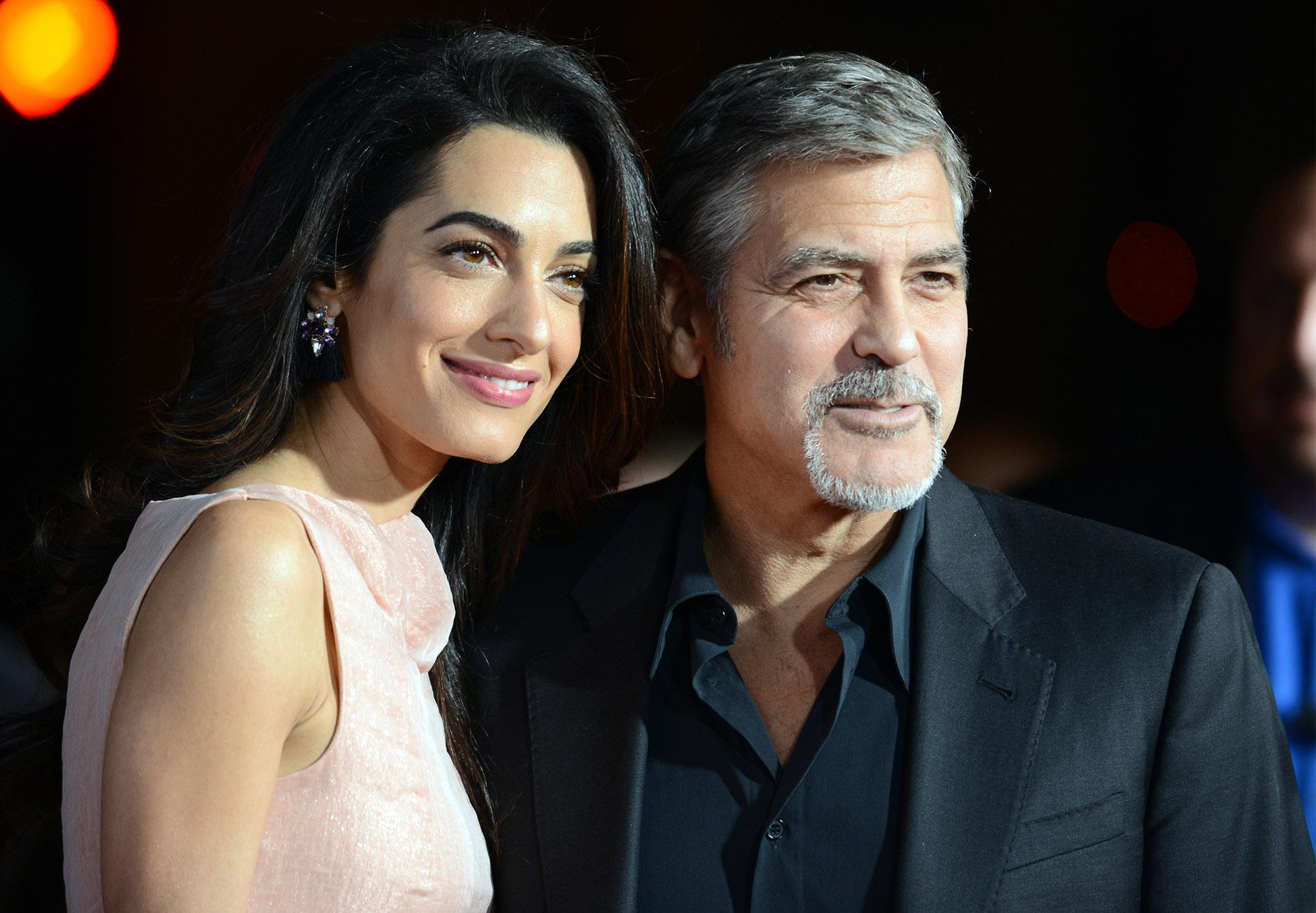 Nimeni nu i-a mai văzut p&acirc;nă acum! Prima imagine cu gemenii lui George Clooney. Cu cine crezi că seamănă?