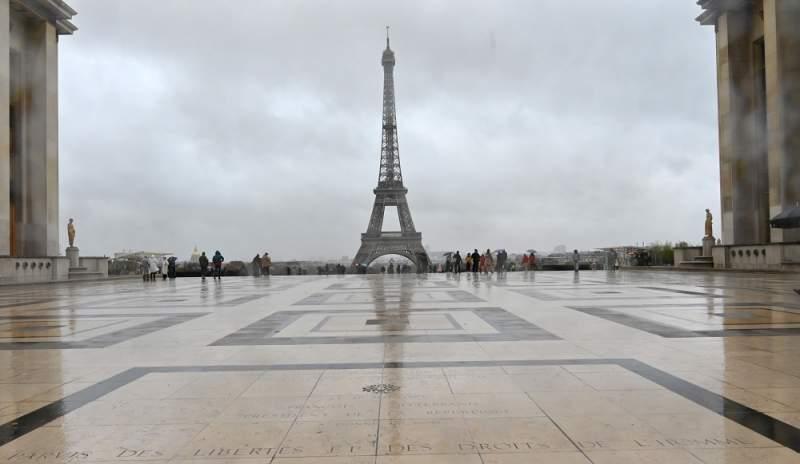 Prăpăd &icirc;n Franța! Sute de oameni au fost arestați, inclusiv minori. Anunțul de ultimă oră al Parchetului de la Paris