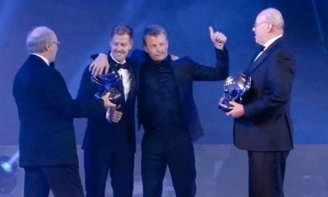 Kimi Raikkonen, fost campion mondial de formula 1, a urcat beat pe scena galei premiilor FIA! A făcut un adevărat spectacol – VIDEO