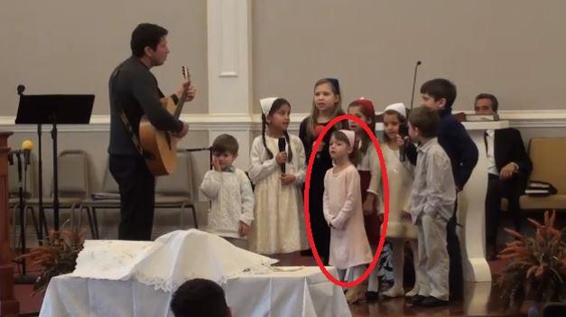 Imagini sf&acirc;șietoare cu fetița ucisă &icirc;n SUA de unchiul ei rom&acirc;n. Tatăl a postat un filmuleț cu fetița &icirc;nainte să moară