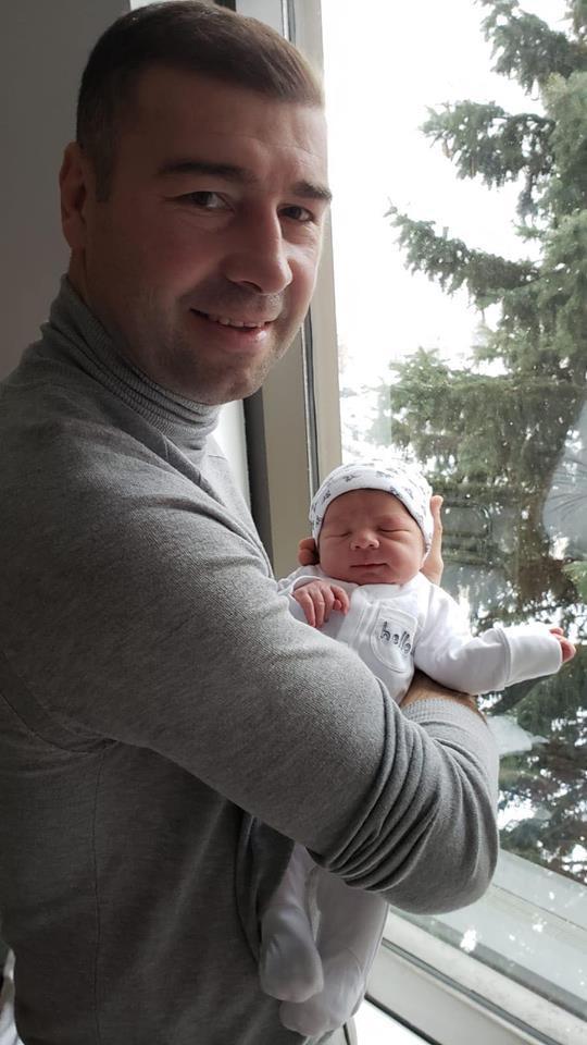 Campionul nostru e tătic! Lucian Bute a postat o poză cu cel mai nou membru al familiei sale!