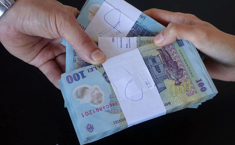 S-a luat decizia care &icirc;i va bucura pe mulți dintre bugetari! Ce categorie de rom&acirc;ni va primi 14 salarii și un ajutor de 5000 de euro pentru locuință