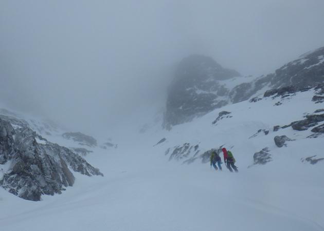 Ninge &icirc;n Rom&acirc;nia! E pericol de avalanșă la munte! Avertismentul meteorologilor despre vreme