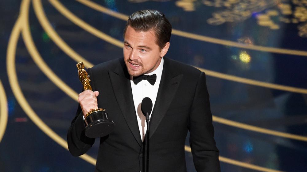 Leonardo DiCaprio este pus &icirc;ntr-o situație dificilă! Va trebui să returneze un trofeu Oscar, din cauza unor acuzații de fraudă