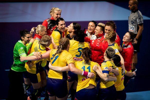 Rom&acirc;nia se califică &icirc;n semifinalele Campionatului European de Handbal