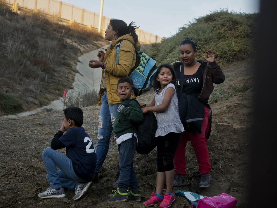 O fetiță de doar șapte ani și-a găsit sf&acirc;rșitul &icirc;nchisă &icirc;ntr-un centru de detenție, lăsată să moară de &ldquo;deshidratare și din cauza stării de șoc&rdquo;