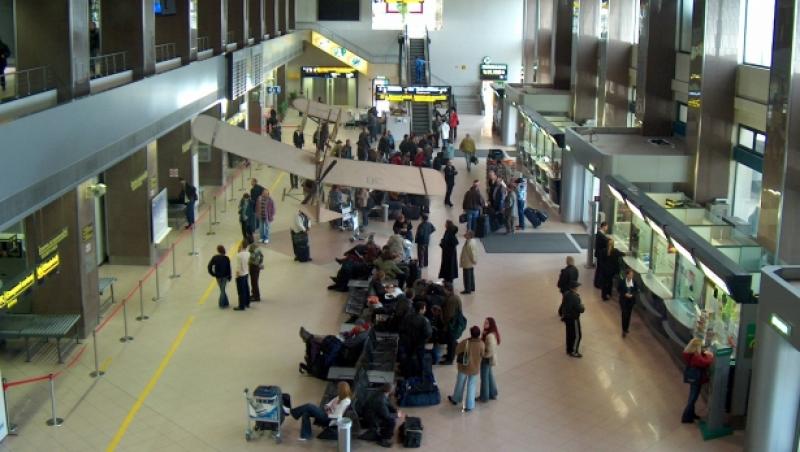 ALERTĂ pe aeroportul Otopeni! Sute de ROMÂNI sunt verificați în bagaje! Autoritățile se tem de ce e mai rău!