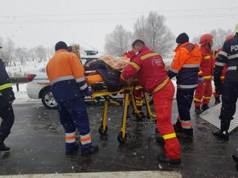 A fost activat PLANUL ROȘU de intevenție! Accident extrem de grav în județul Sibiu! Au fost implicate 2 microbuze, 2 mașini și 10 victime