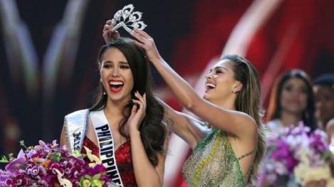Miss Univers 2018 a fost încoronată! Tânăra este superbă, dar are o poveste tragică! Ce dramă înfiorătoare a trăit - FOTO