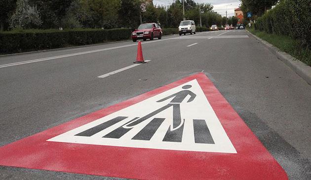 Tragedie fără margini! Două eleve, spulberate pe trecerea de pietoni de un autobuz care nu a putut opri din cauza zăpezii