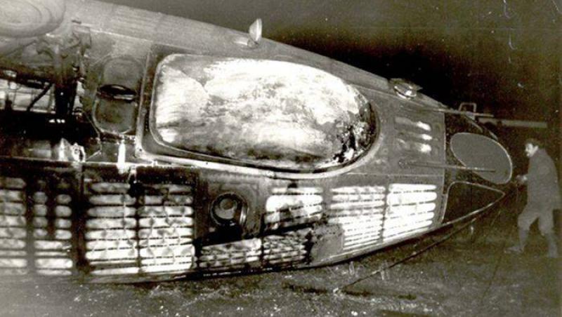 Cea mai stupidă catastrofă din istoria aviației! 70 de oameni, uciși după ce pilotul a făcut pariu că poate ateriza legat la ochi