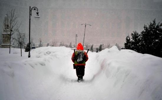 Școli &icirc;nchise, marți, &icirc;n mai multe județe! Unde sunt suspendate cursurile