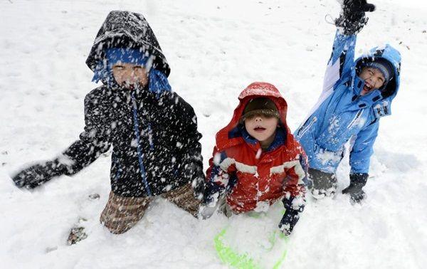 Vacanța de iarnă 2018-2019, cea mai lungă din ultimii 18 ani. C&acirc;te zile vor sta acasă elevii