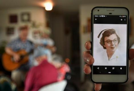 Un străbunic de 90 de ani îți dovedește că dragostea nu moare! Ce a făcut pentru soția lui suferindă. „Acum comunicăm cu ochii” - FOTO