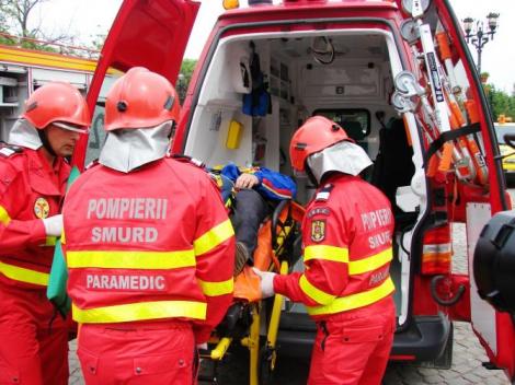 Accident grav în Vrancea după ce o ambulanță SMURD s-a izbit puternic de o autoutilitară. 5 victime au fost rănite, dintre care 2 aparținând personalului ambulanței