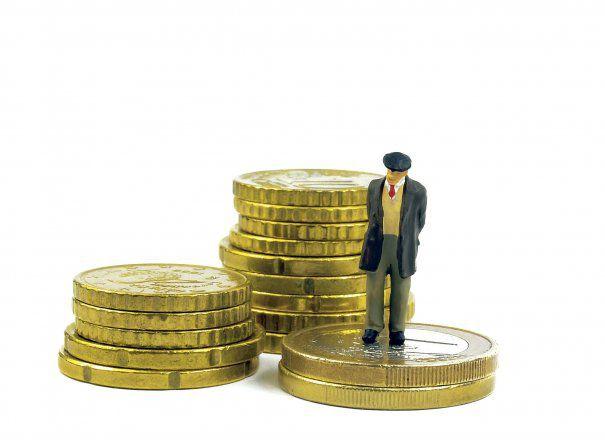 Lovitură pentru rom&acirc;ni! Analiștii vorbesc despre o criză financiară &icirc;n 2019! "Statul nu va mai avea bani de salarii și pensii"