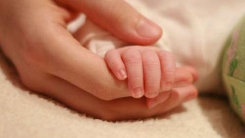 Cruzime fără margine, &icirc;n Maramureș! O mamă și-a aruncat copilul &icirc;n r&acirc;ul &icirc;nghețat! Micuțul n-a avut nicio șansă să supraviețuiască