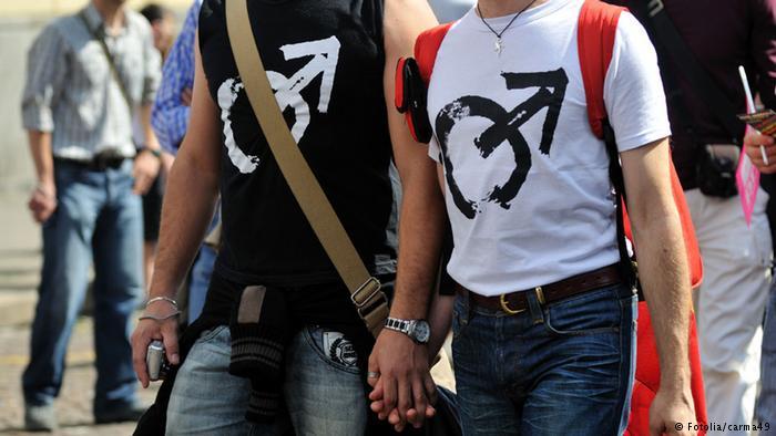 &Icirc;ncă un scandal vizează zguduie comunitățile homosexuale! "Persoanele gay ar trebui să fie excluse!"