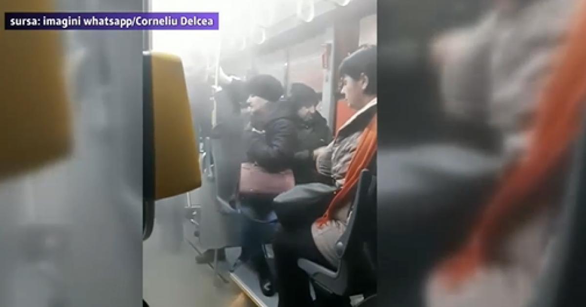 Panică &icirc;ntr-unul din autobuzele noi Otokar! Călătorii au fost evacuați din mașină după ce au fost inundați de apă clocotită
