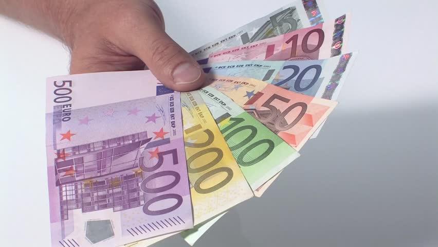 Wow! Compania le oferă celor 4000 de angajați primă de Crăciun de 2.200 de euro! Motivul este inedit