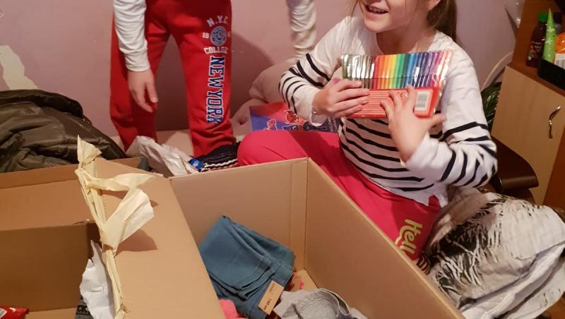 Programul „Bucurie la cutie” a ajuns la copiii din București și din 23 de județe ale țării