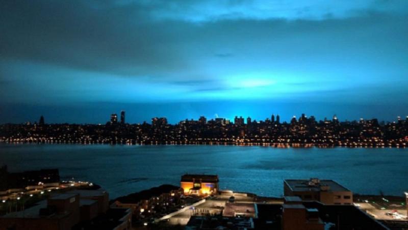 Imagini apocaliptice! O lumină apărută pe cer i-a cutremurat pe oameni: ”Au venit extratereştrii” (VIDEO)