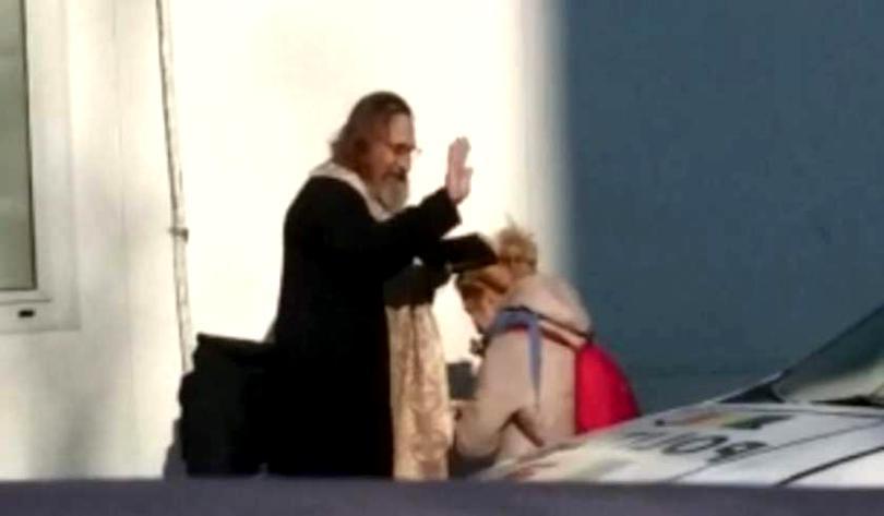 O femeie, spovedită &icirc;n spatele unei benzinării! Ce s-a &icirc;nt&acirc;mplat c&acirc;nd la fața locului a sosit un echipaj de poliție