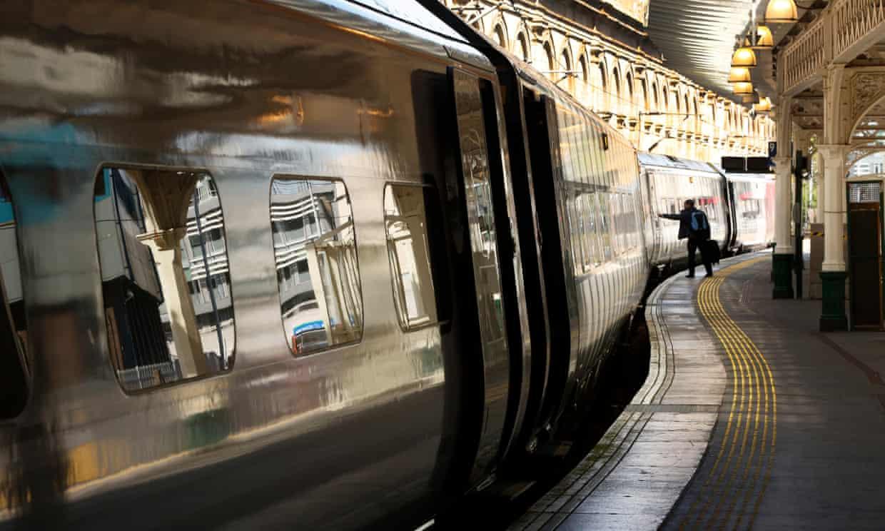 Gestul inconșient i-a fost fatal! O femeie a murit după ce a scos capul pe fereastră &icirc;ntr-un tren