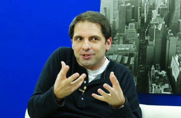 Dan Negru povestește un moment extrem de rușinos prin care a trecut de cur&acirc;nd. A uitat că este mort și l-a sunat să vadă ce mai face