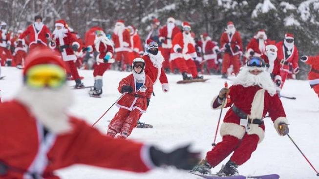 Video! Gest superb făcut de peste 300 de Moși Crăciuni care au luat cu asalt o p&acirc;rtie din SUA. Motivul este demn de laudă!