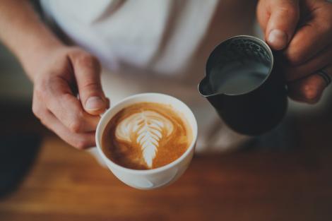 4 mituri comune despre cafea și de ce nu ar mai trebui să le crezi