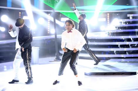 Doamne, cât seamănă! Connect-R se transformă în Michael Jackson și face show cu piesa "Billie Jean”!