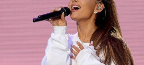O celebră cântăreață a izbucnit în lacrimi, în fața a zeci de mii de oameni: “A fost unul dintre cei mai grei ani din viața mea”