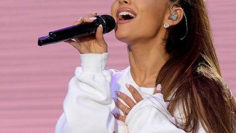 O celebră cântăreață a izbucnit în lacrimi, în fața a zeci de mii de oameni: “A fost unul dintre cei mai grei ani din viața mea”