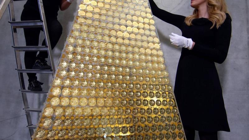 Iată cum arată cel mai scump brad din Europa! Decorațiunile lui constă în kilograme de aur pur, iar costurile se ridică la milioane de dolari