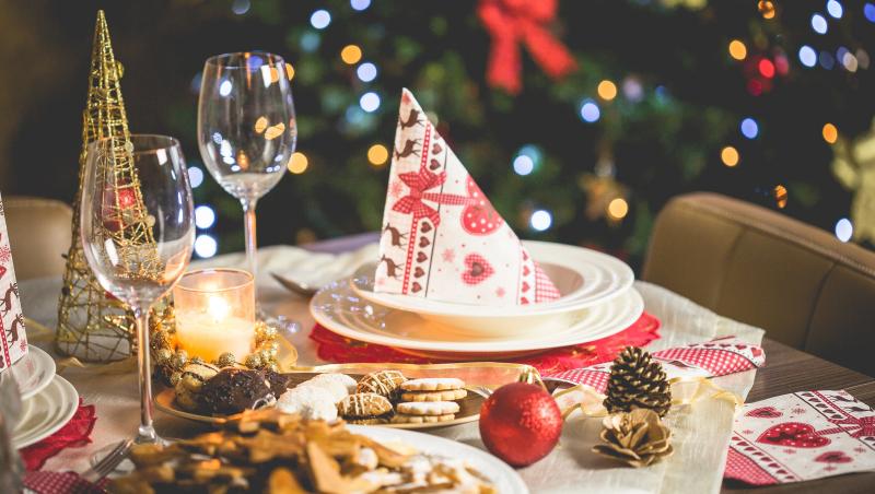 Cum alegem cel mai potrivit vin pentru bucatele pregătite pentru masa de Crăciun? Somelierii ne oferă cele mai bune sfaturi