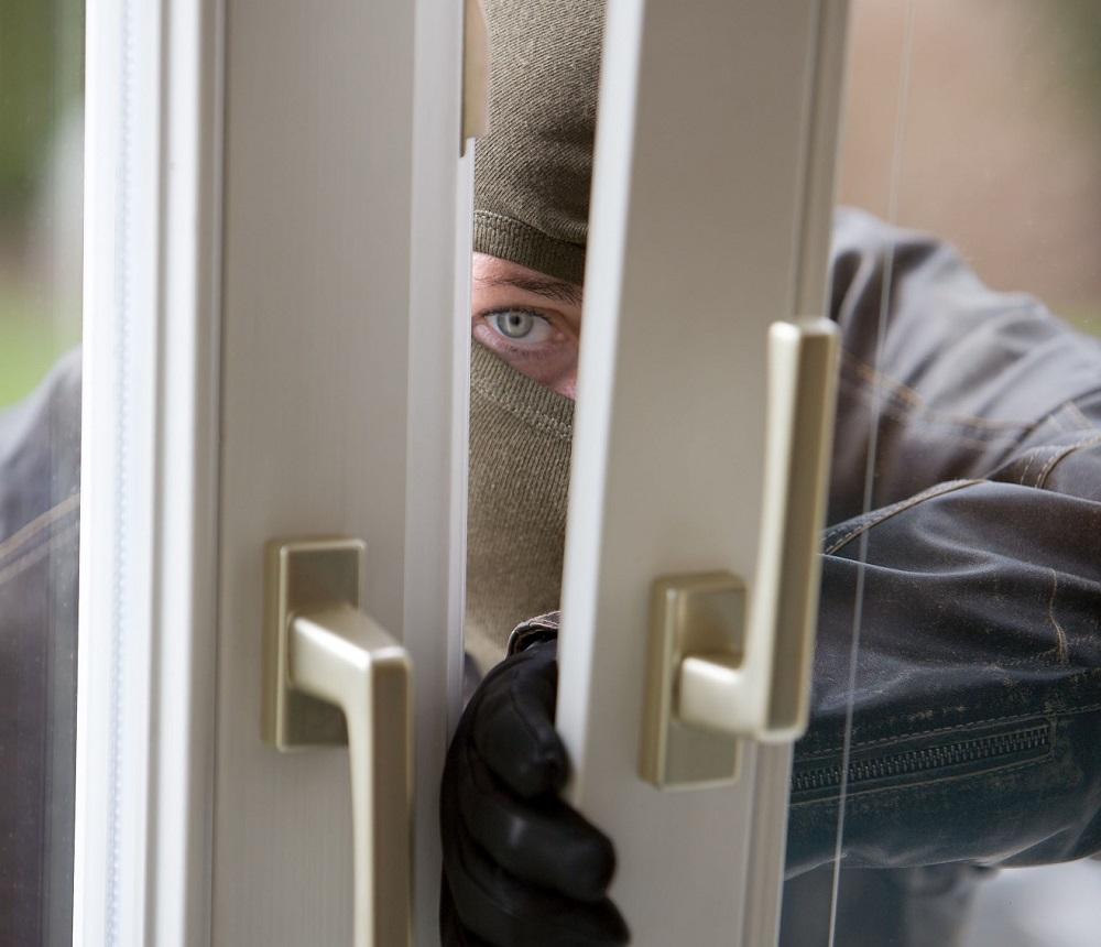 O grupare de hoți rom&acirc;ni a furat 400.000 de euro &icirc;n Franța, printr-o metodă de ne&icirc;nchipuit! Ce le-a dat prin cap să facă &nbsp;