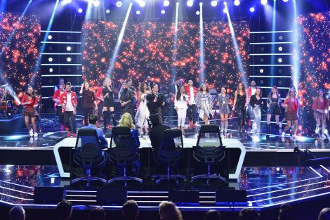 Mamaaaaa, a început prima GALĂ LIVE X Factor! Concurenții și-au făcut intrarea cu „Ani de Liceu”!