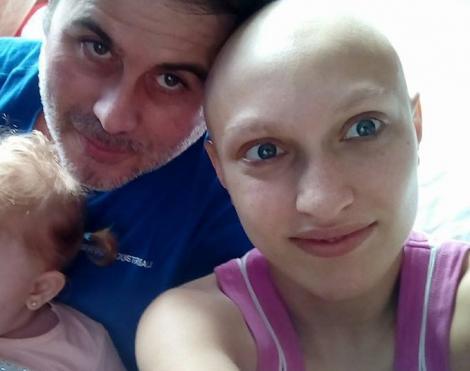 Povestea cutremurătoare a unei tinere mămici. A fost diagnosticată cu CANCER, după ce a aflat că este însărcinată: "Am simțit un gol în inimă și m-am gândit că vor rămâne fetițele și soțul fără mine"