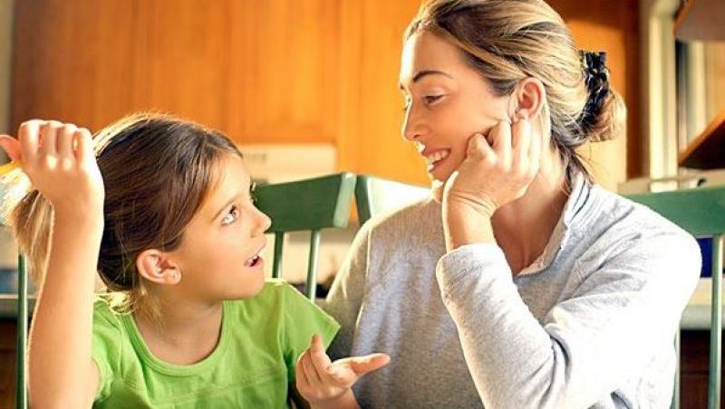 50 de întrebări pe care trebuie să i le pui copilului tău! De ce este important să inițiezi o discuție cu cel mic